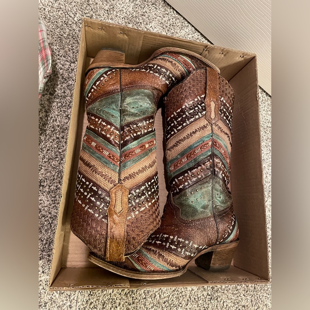 Turquoise Embroidered Corrals